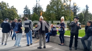 Skup aktivista pred Skupštinom